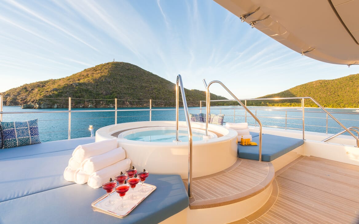 Motor Yacht Party Girl hot tub