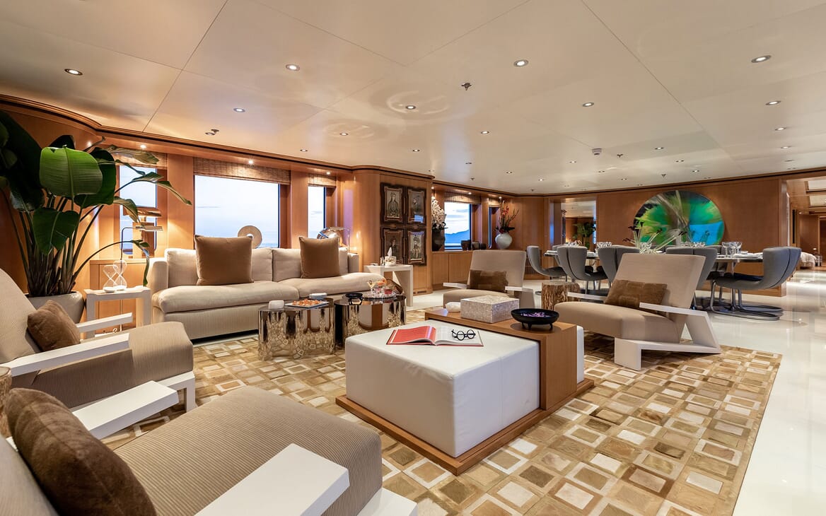 Motor Yacht HELIOS Main Saloon Seating