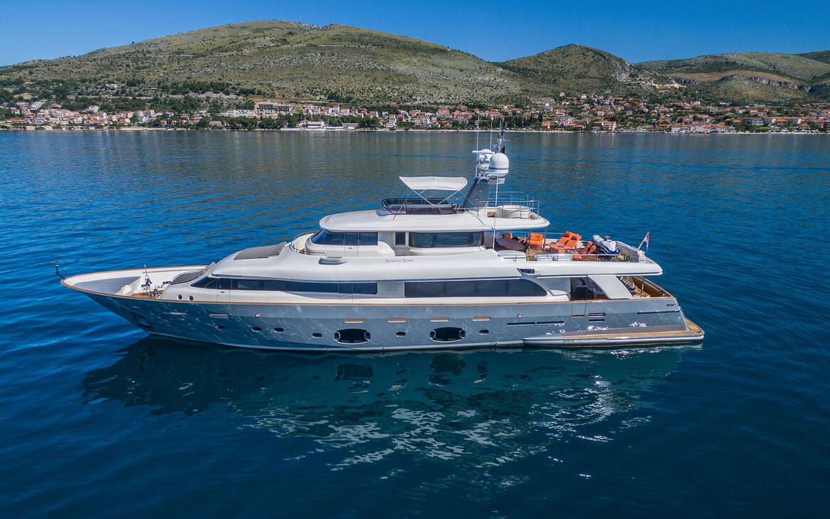 Motor Yacht Seventh Sense guest cabin