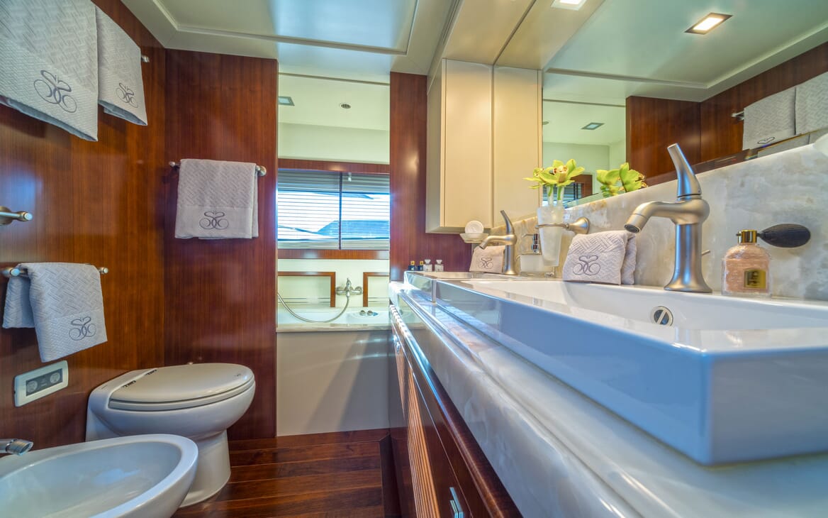 Motor Yacht Seventh Sense dining area
