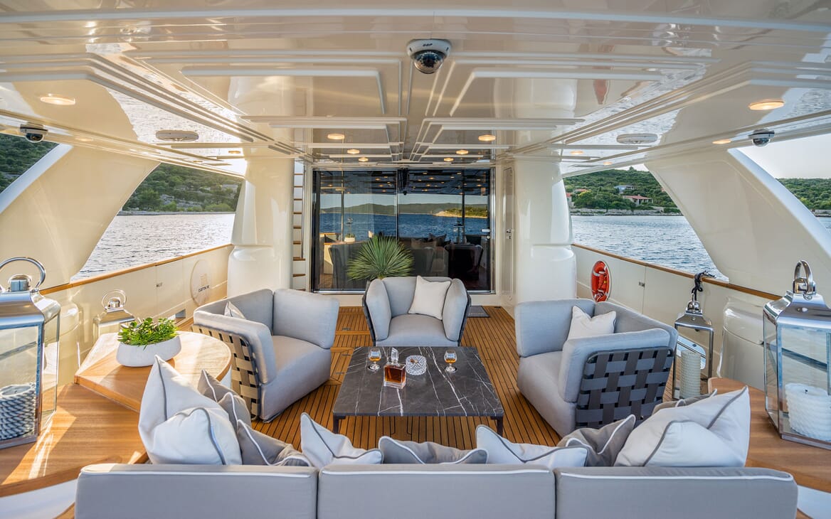 Motor Yacht Seventh Sense sateroom