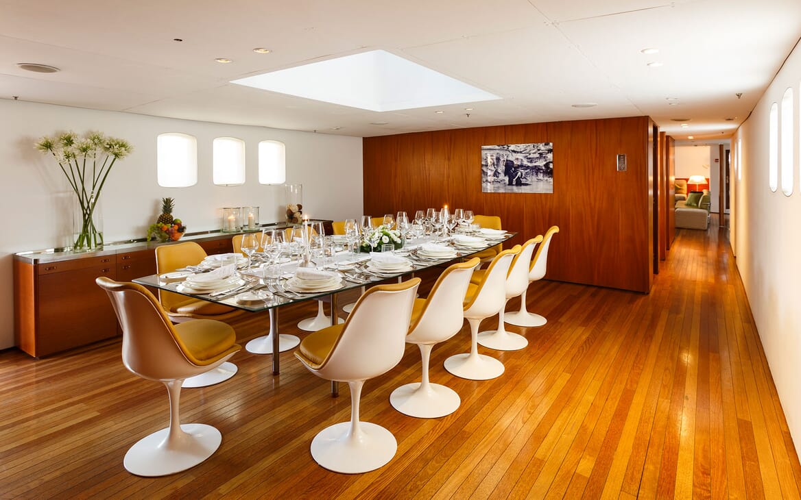 Motor Yacht DIONEA Dining Table