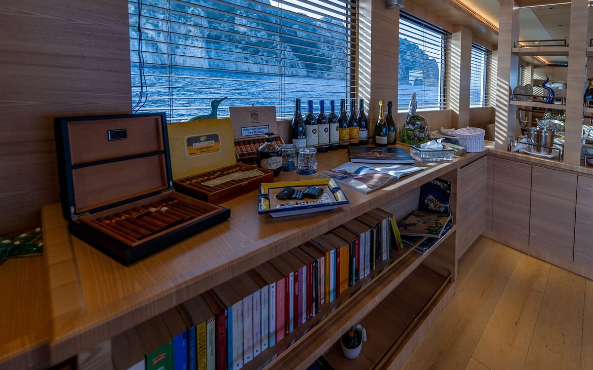 Motor Yacht DON MICHELE Cigars and Wine