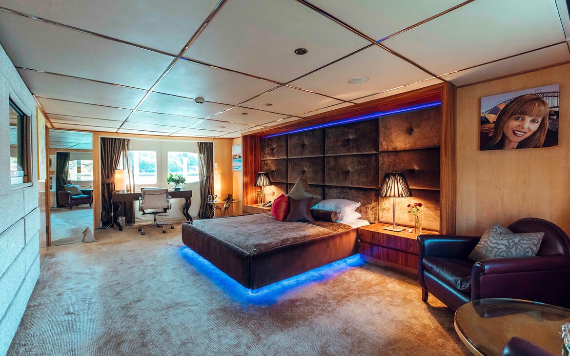 Motor Yacht Tango master cabin