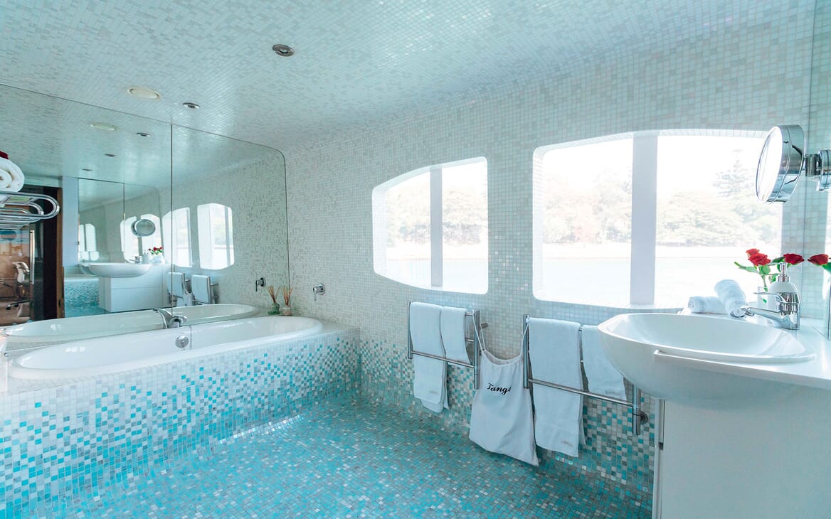 Motor Yacht Tango master bathroom