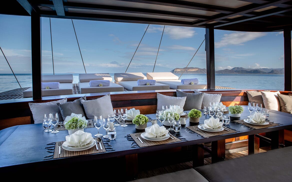 Sailing Yacht DUNIA BARU Al Fresco Dining