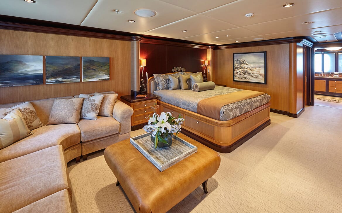 Motor Yacht COCOA BEAN Double Guest Stateroom and Seating