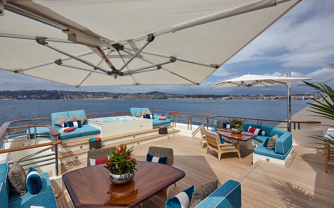 Motor Yacht COCOA BEAN Sun Deck Jacuzzi