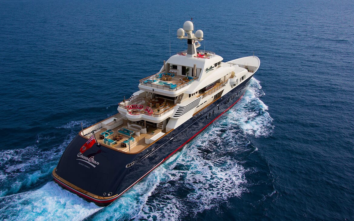 Motor Yacht COCOA BEAN Aft Underway