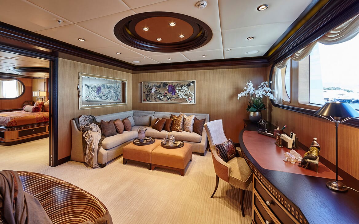 Motor Yacht COCOA BEAN Master Stateroom Seating