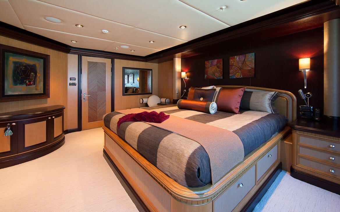 Motor Yacht COCOA BEAN Guest Double Stateroom