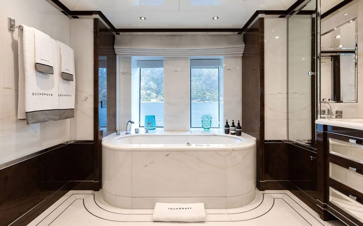 Motor Yacht 11.11 Bow Seating and Jacuzzi