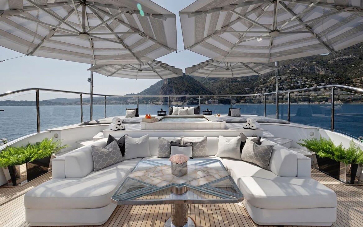 Motor Yacht 11.11 Main Saloon to Aft Deck