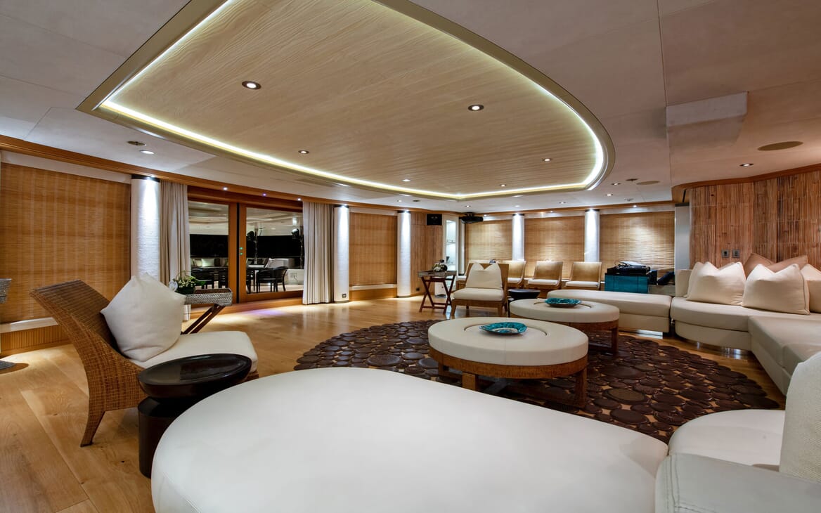 Motor Yacht SUNRAYS Main Deck Aft