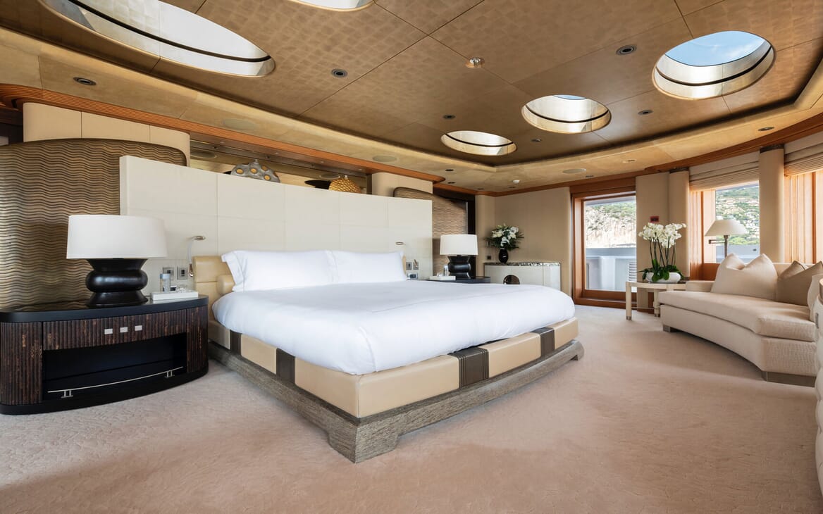 Motor Yacht SUNRAYS Upper Deck Saloon