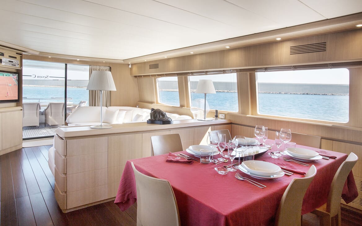 Motor Yacht SEVEN C Dining Table