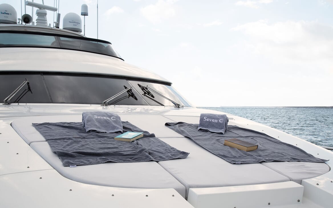 Motor Yacht SEVEN C Bow Sunpad