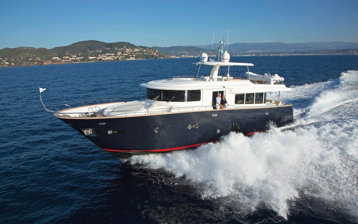 Motor Yacht Apreamare Maestro 82 underway