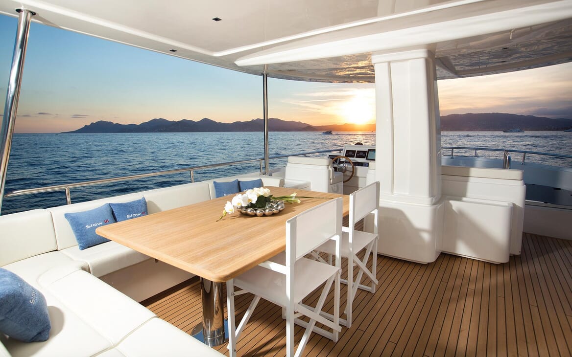 Motor Yacht Apreamare Maestro 82 outside seating