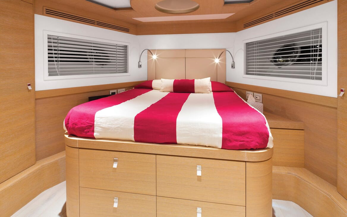 Motor Yacht Apreamare Maestro 82 guest cabin