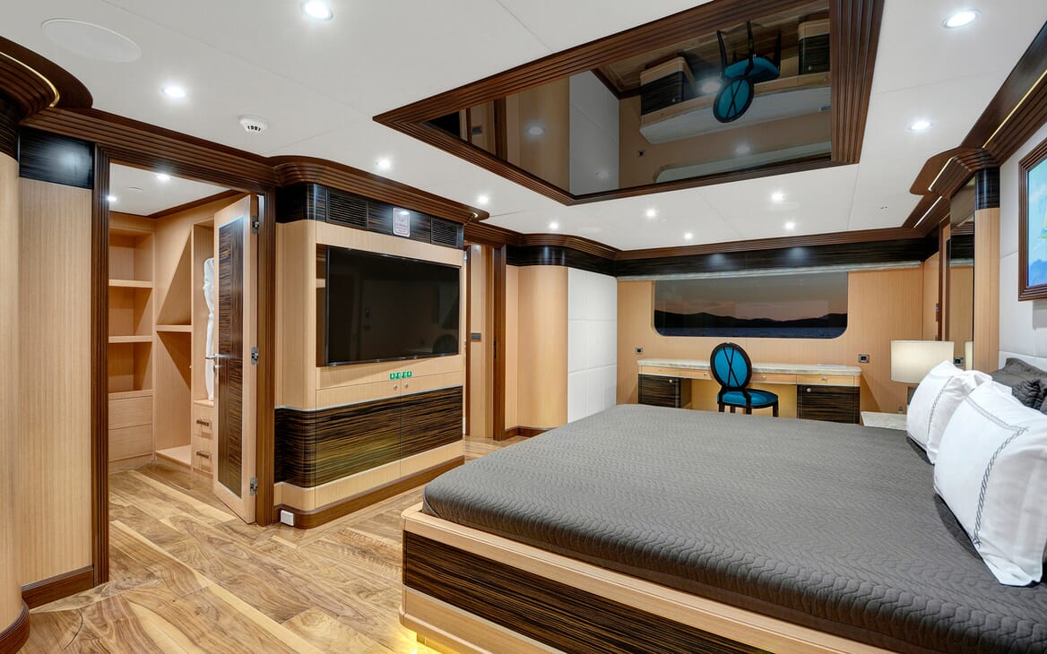 Sailing Yacht Meira VIP cabin
