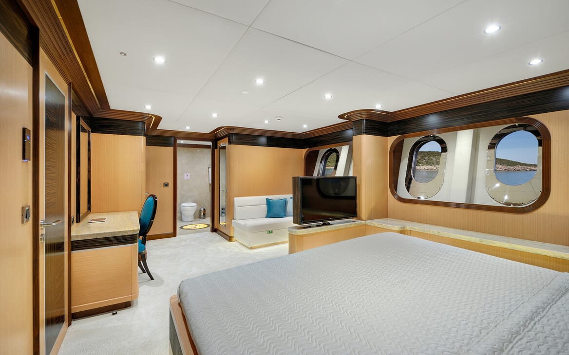 Sailing Yacht Meira double cabin
