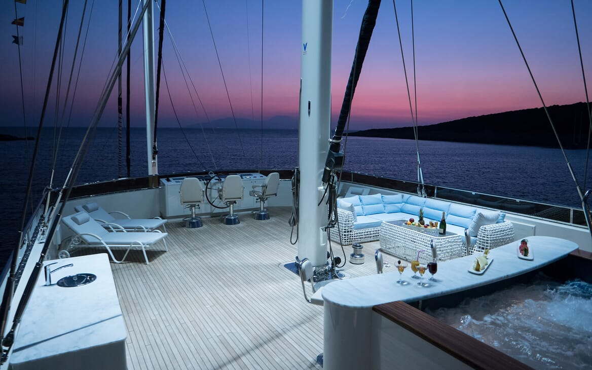 Sailing Yacht Meira flydeck