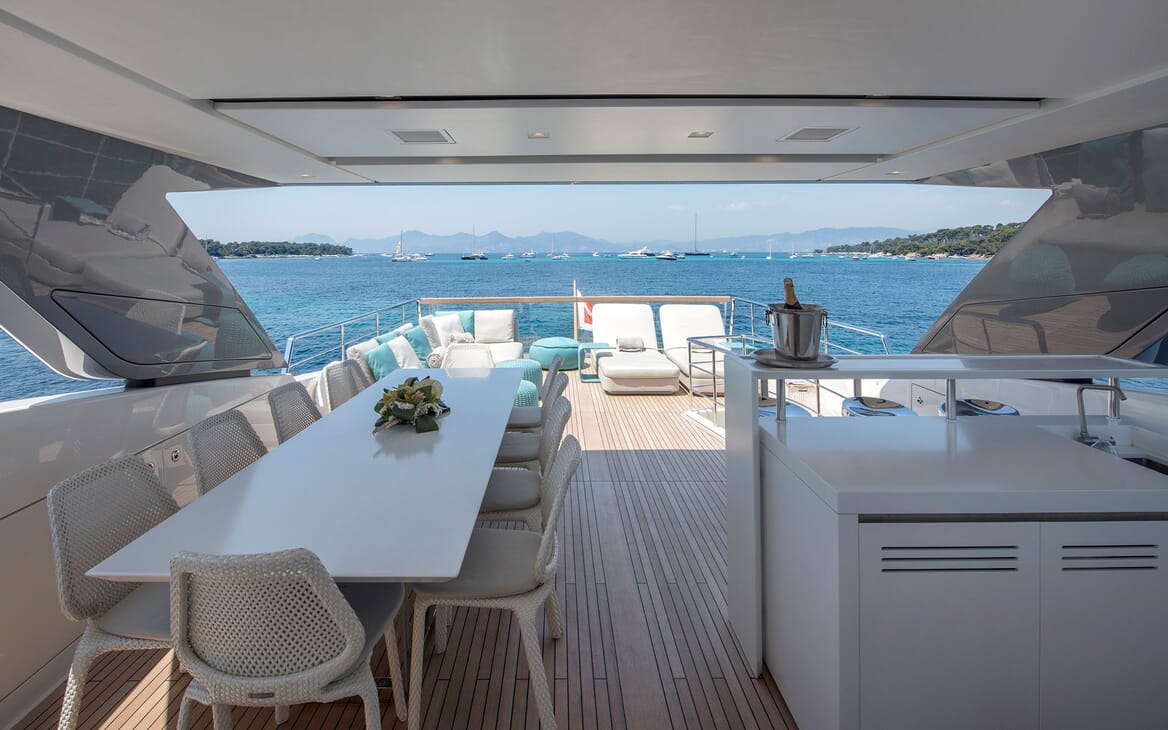 Motor Yacht SABBATICAL Sun Deck