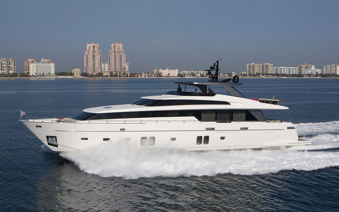Motor Yacht Freddy running shot