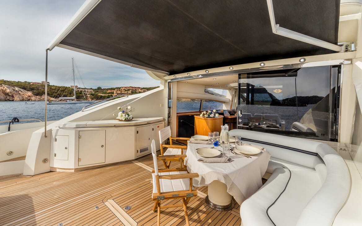Motor Yacht Octavia outdoor dining area
