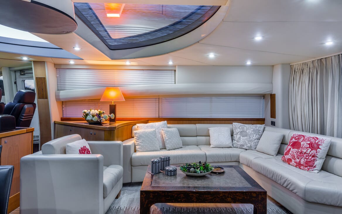 Motor Yacht Octavia saloon