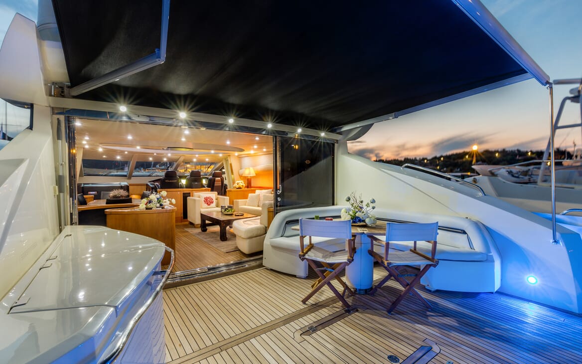Motor Yacht Octavia main deck