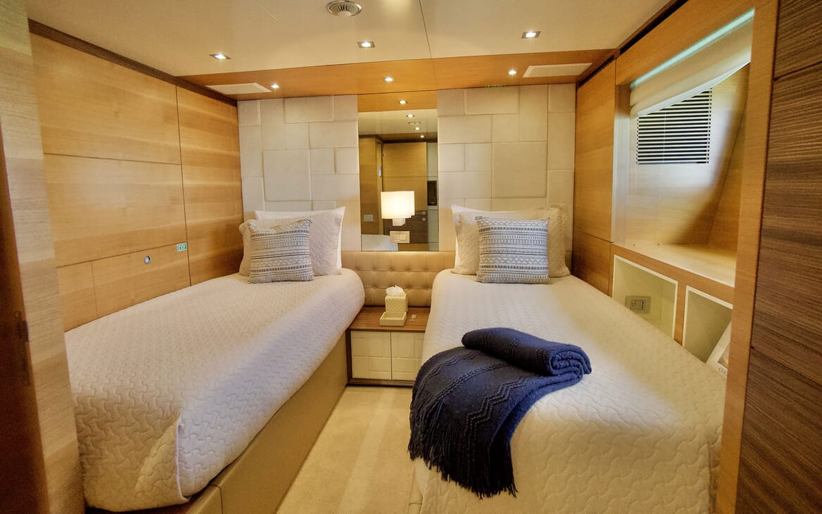 Motor Yacht COOL BREEZE Twin Guest Stateroom