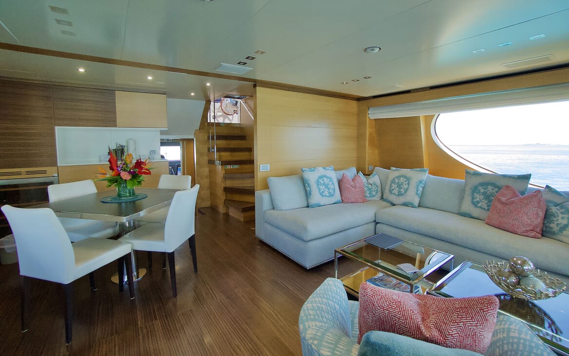 Motor Yacht COOL BREEZE Sky Lounge