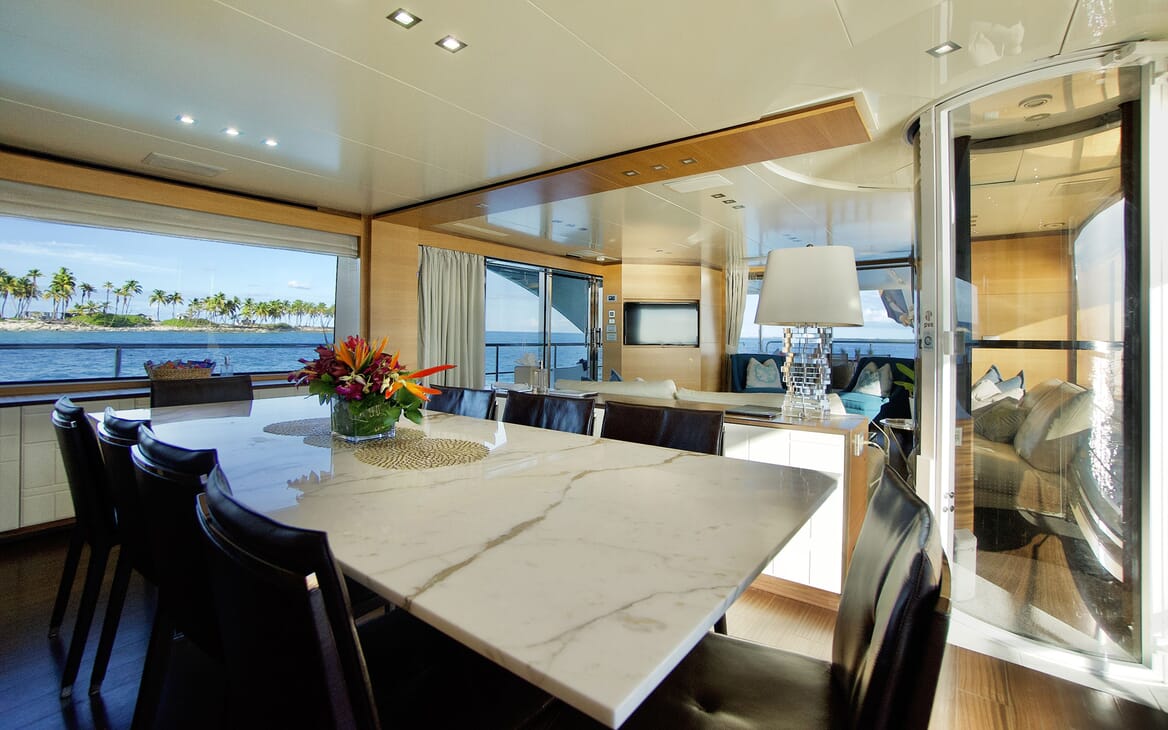 Motor Yacht COOL BREEZE Main Salon Dining Table