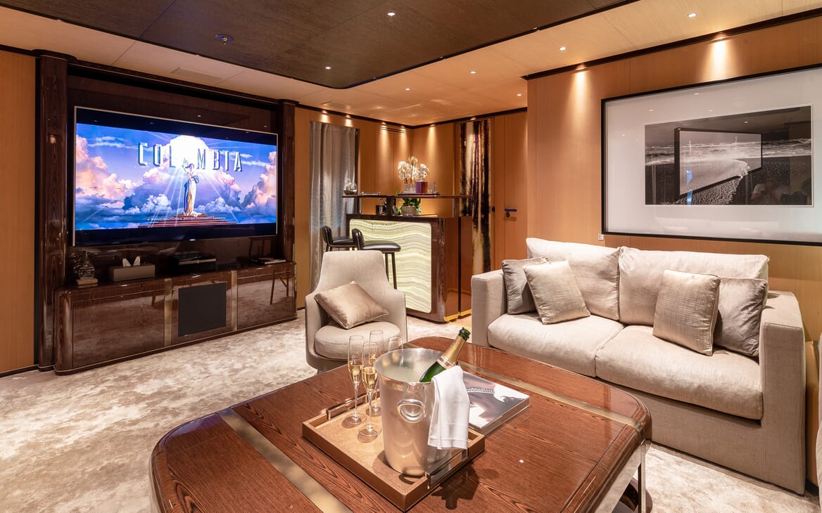 Motor Yacht VERTIGE Main Deck Aft Seating