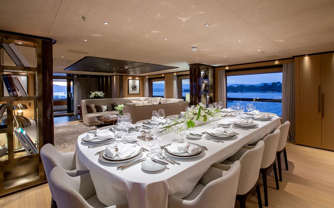 Motor Yacht VERTIGE Main Deck Dining Table