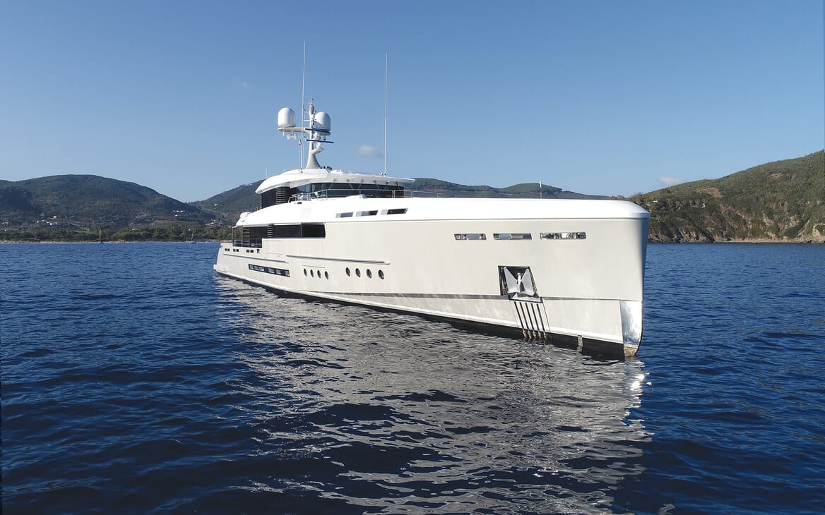 Motor Yacht Endeavour 2 under anchor