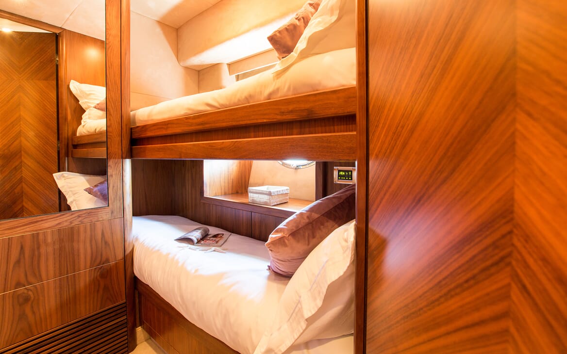 Motor Yacht Hooligan twin cabin
