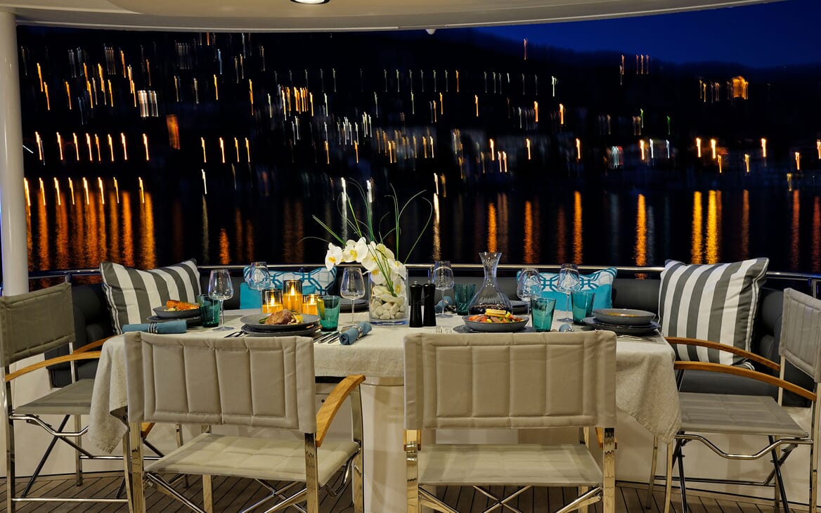 MY EXCELERATE Z alfresco dining