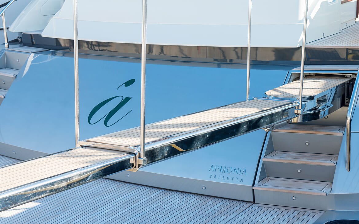 High performance motor yacht Apmonia for sale
