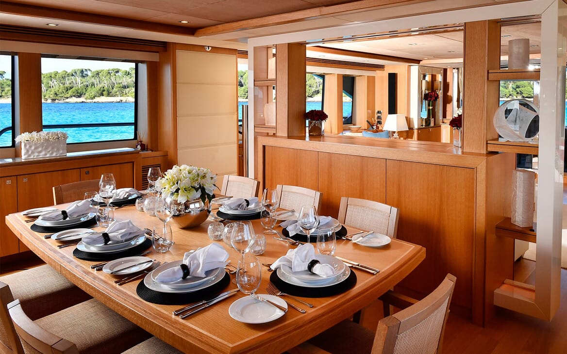 Motor Yacht EMOJI Dining Table