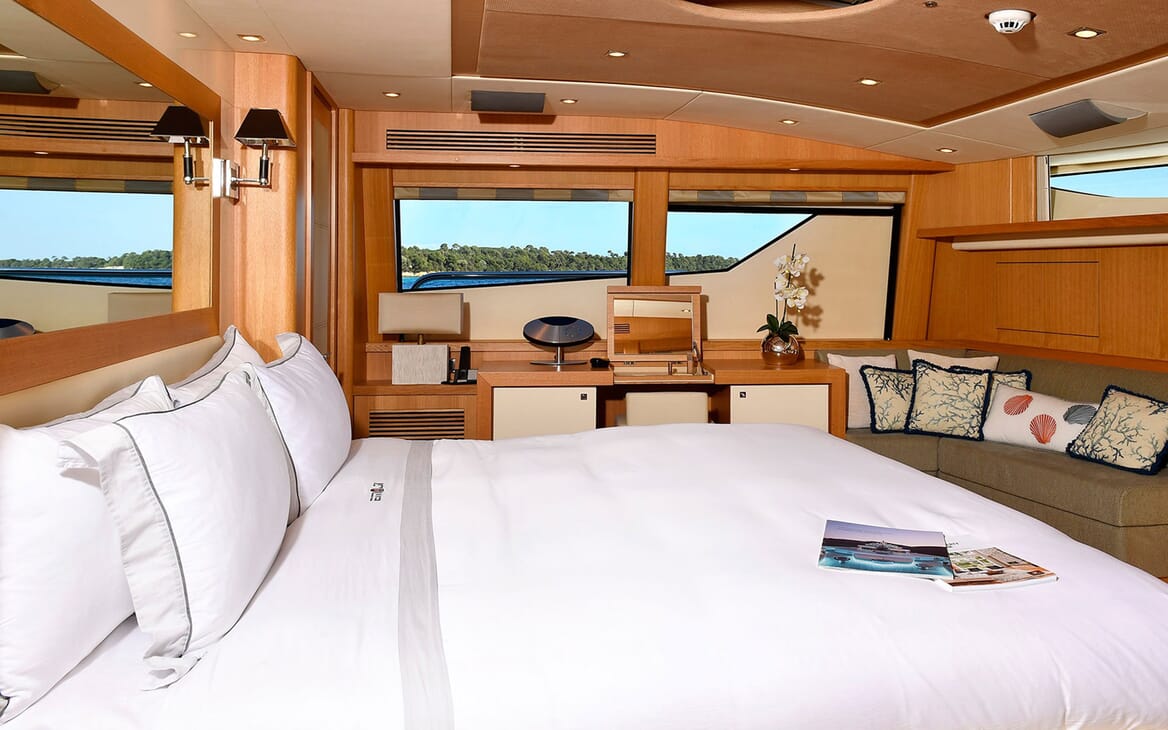 Motor Yacht EMOJI Master Stateroom