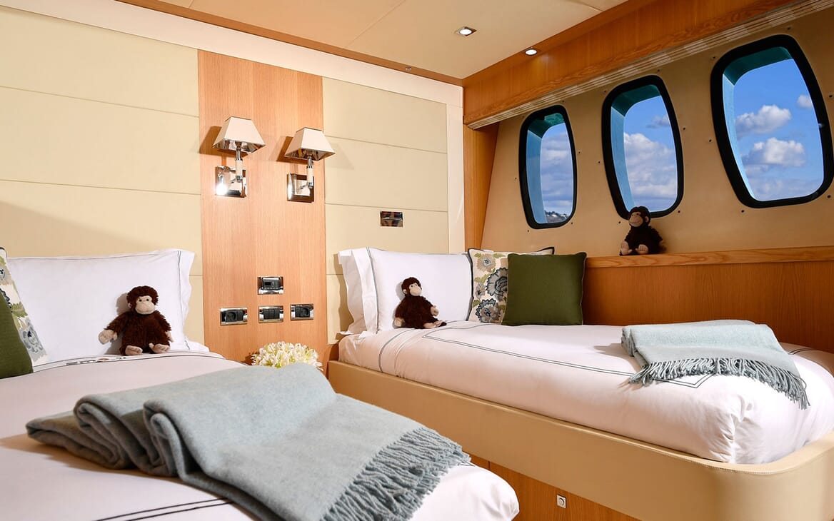 Motor Yacht EMOJI Guest Twin Stateroom