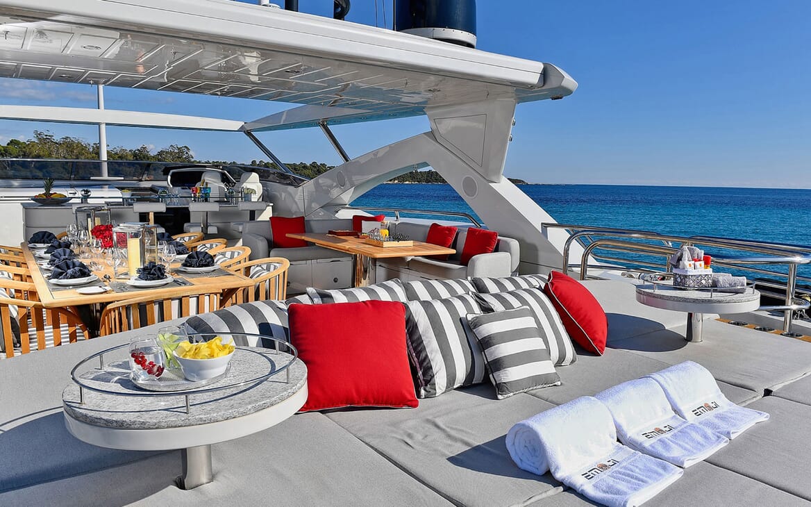 Motor Yacht EMOJI Sun Deck