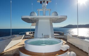 Motor Yacht Otam hot tub