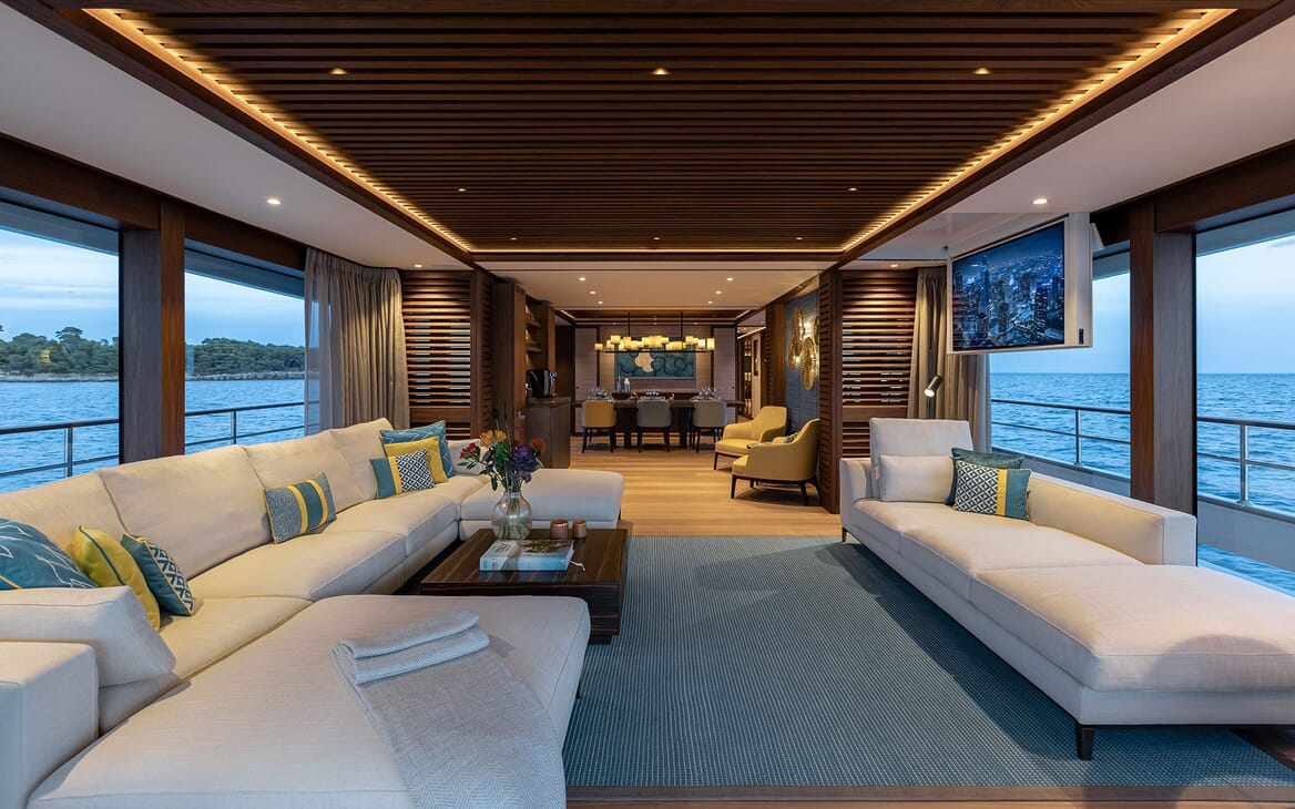 Motor Yacht MANA Main Deck Salon