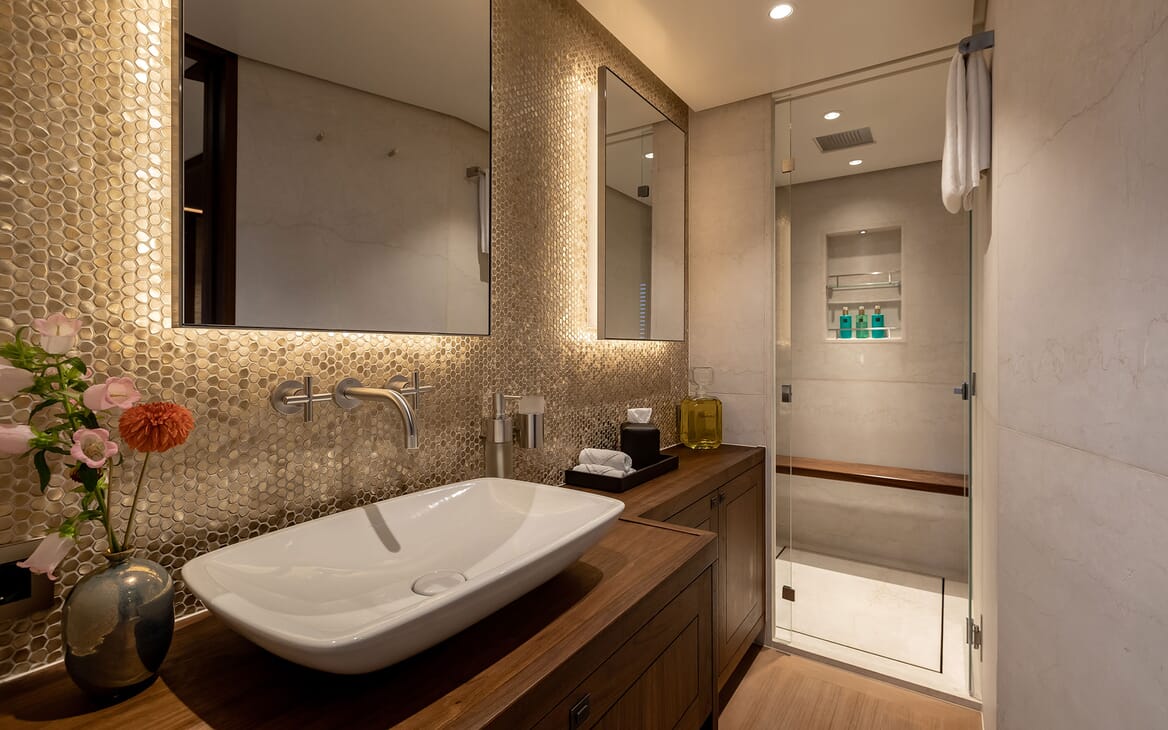 Motor Yacht MANA Bathroom Sink