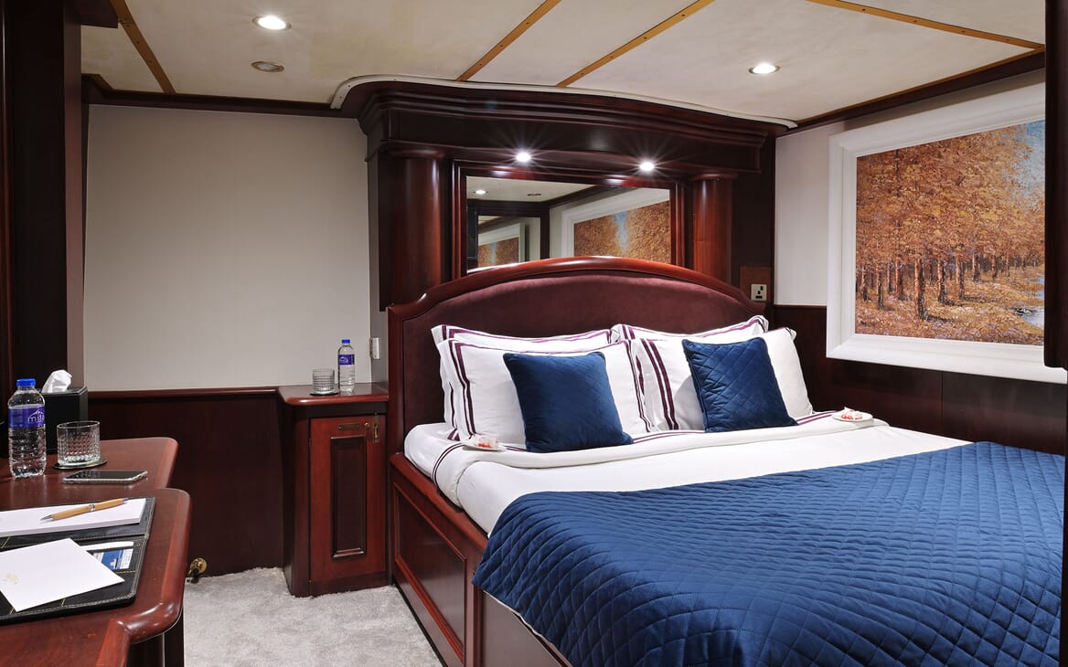 Motor Yacht KALIZMA Guest Twin Stateroom