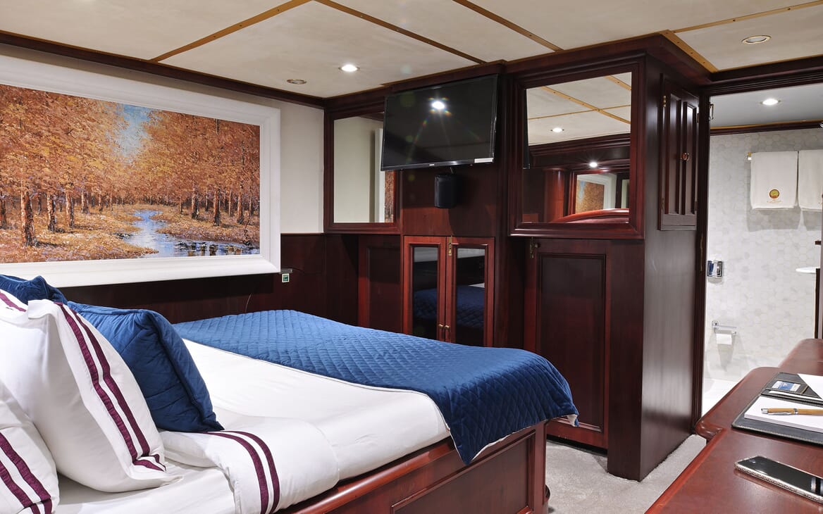 Motor Yacht KALIZMA Bathroom